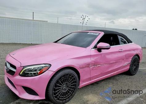 2020 Mercedes-Benz C 300 z USA, uszkodzony, nr VIN W1KWK8DB8LF992054